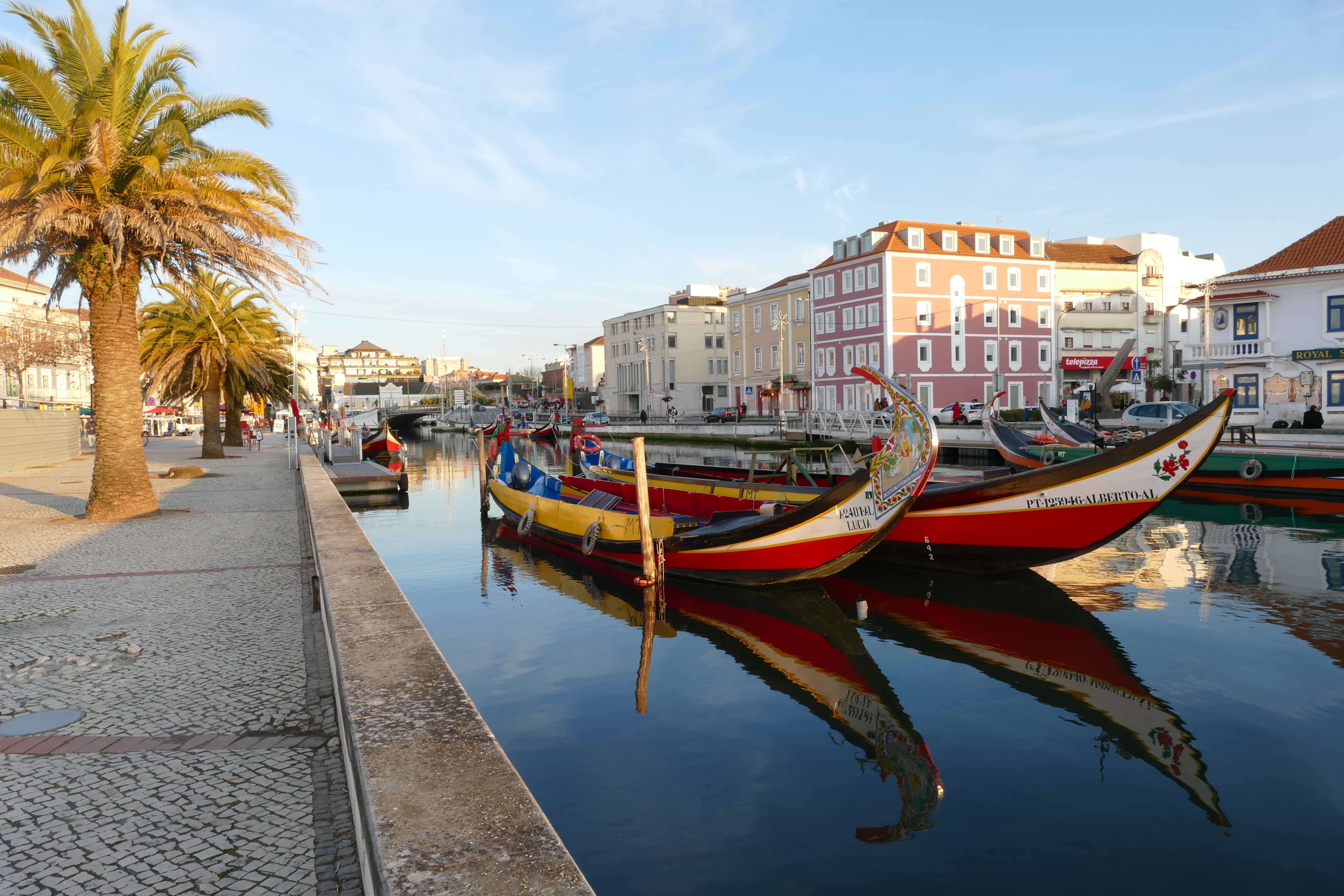 Moliceiros, embarcaciones típicas de Aveiro.