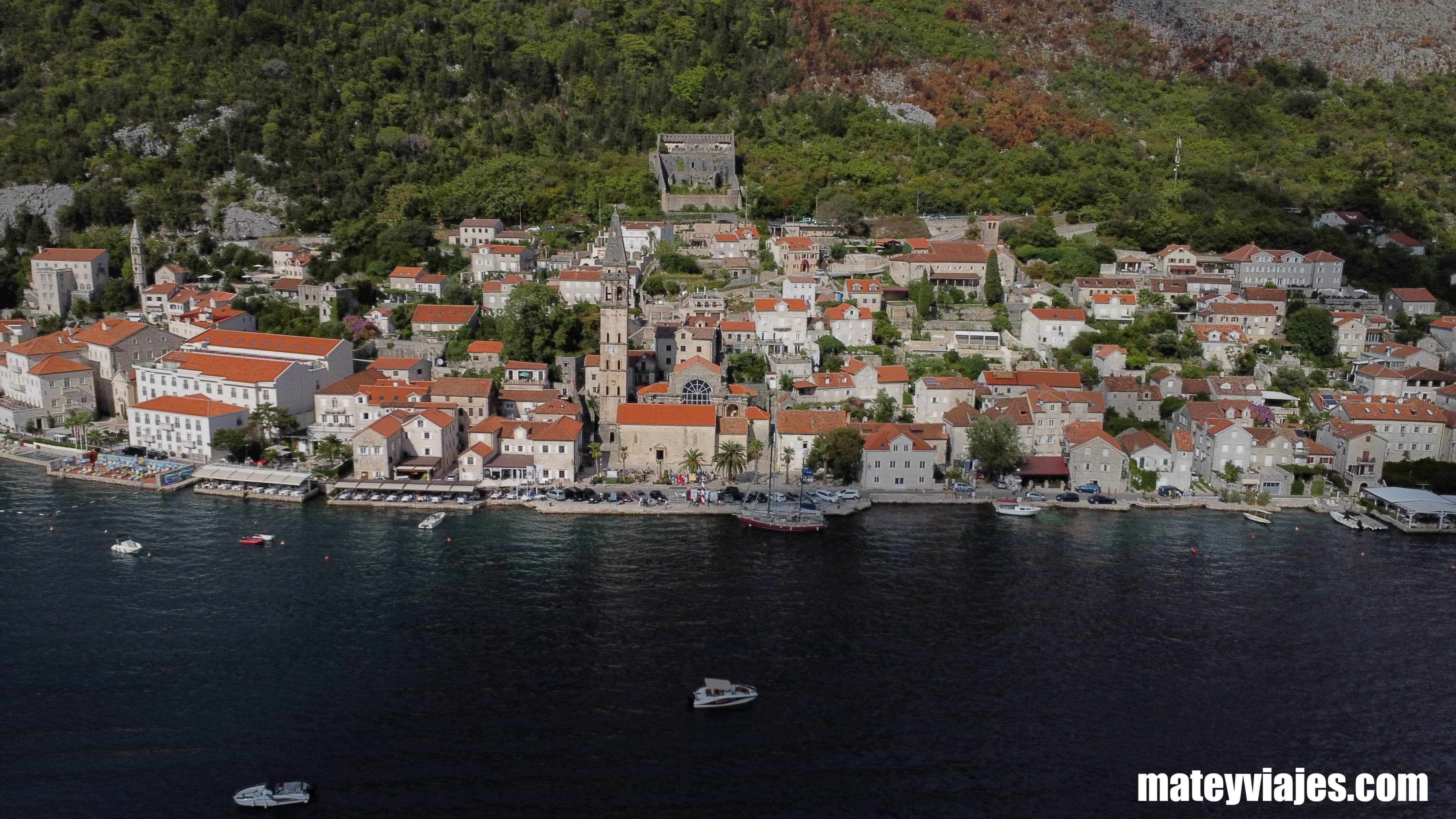 Perast desde el aire.