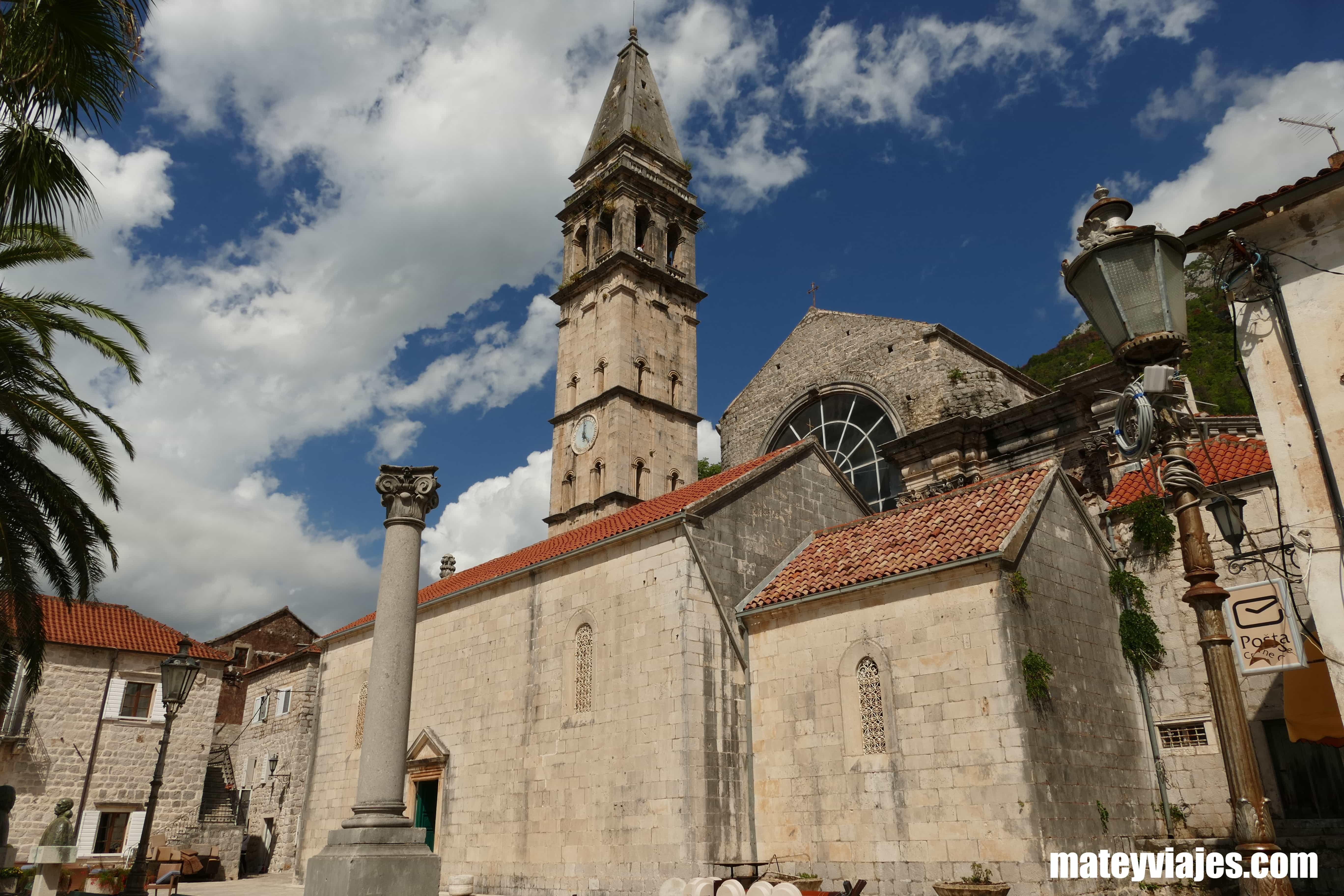 Iglesia de San Nicolás desde la plaza.