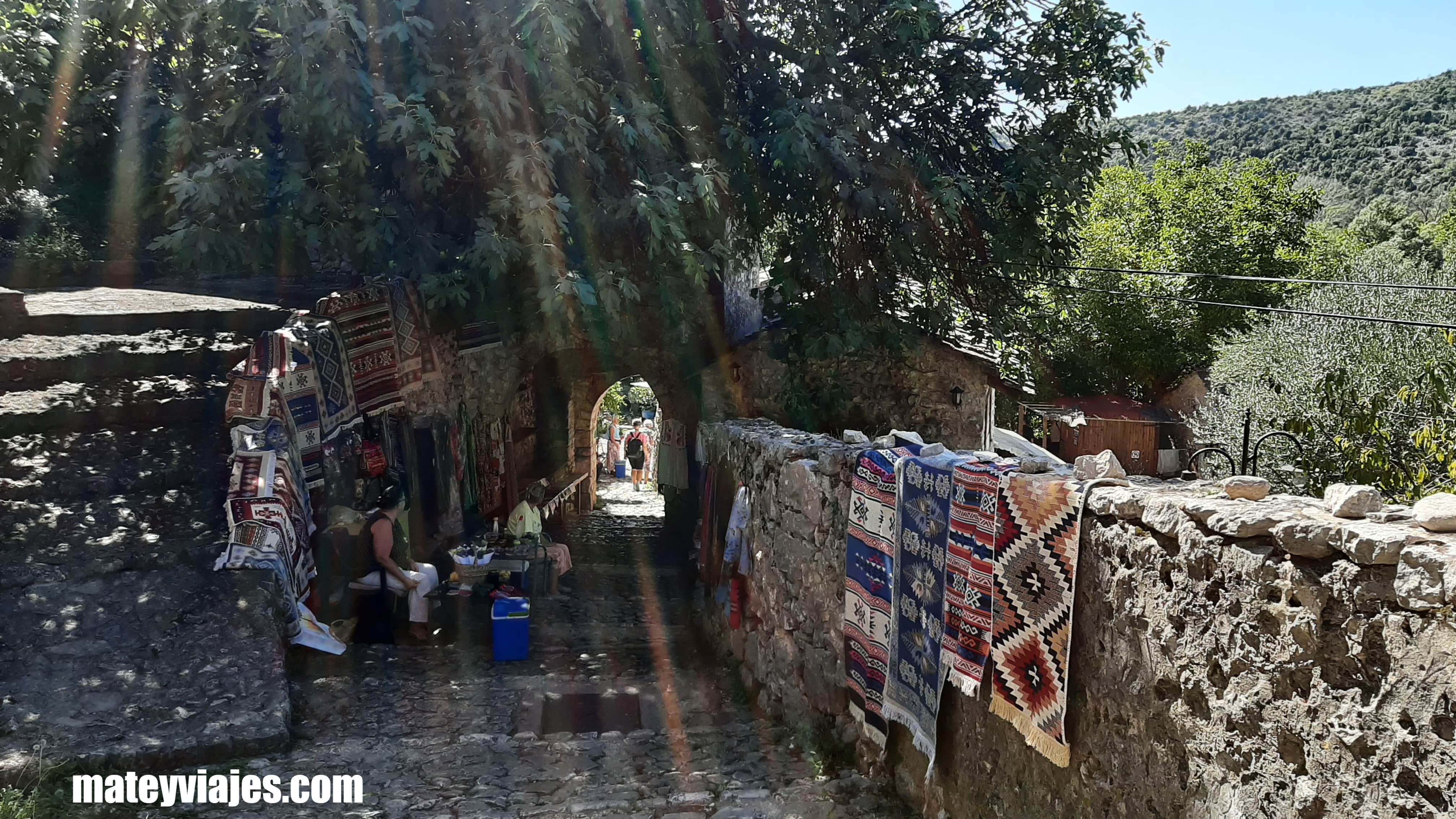 Una de las puertas de entrada al pueblo.