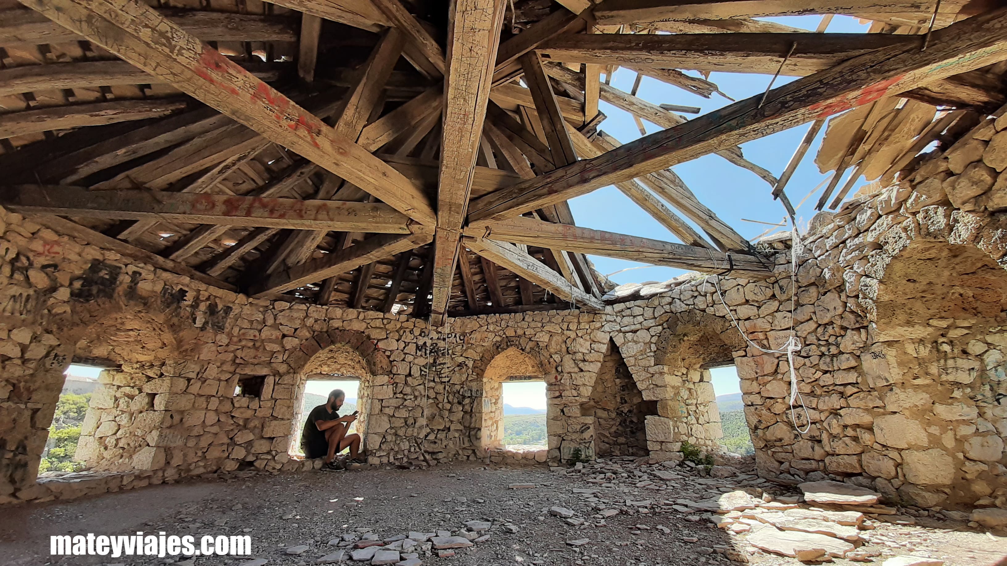 Interior de la torre hexagonal de la torre de la fortaleza.